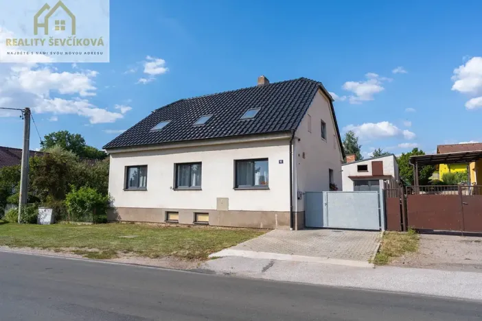 Prodej rodinného domu, Nechanice, 180 m2
