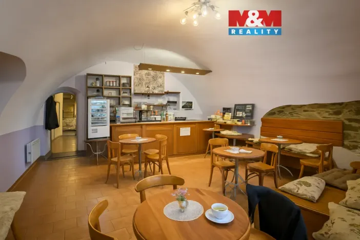 Pronájem restaurace, Jílové u Prahy, Masarykovo náměstí, 68 m2