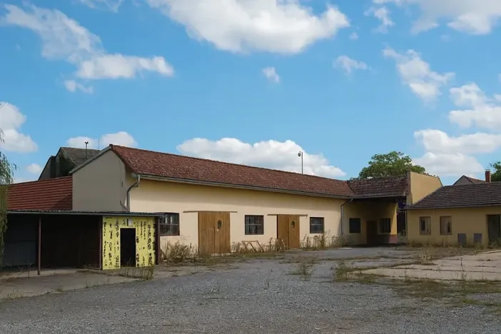 Dražba výrobních prostor, Městec Králové, Palackého, 1826 m2