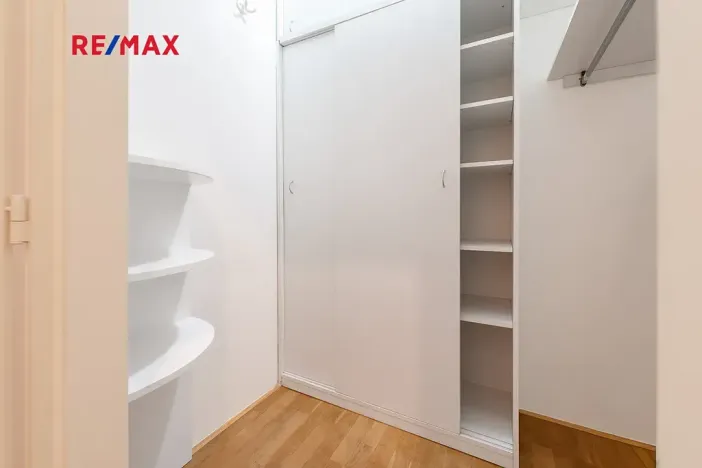 Pronájem bytu 3+1, Praha - Holešovice, Umělecká, 93 m2