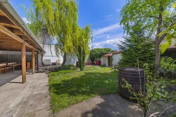 Prodej výrobních prostor, Velké Pavlovice, Trávníky, 2000 m2