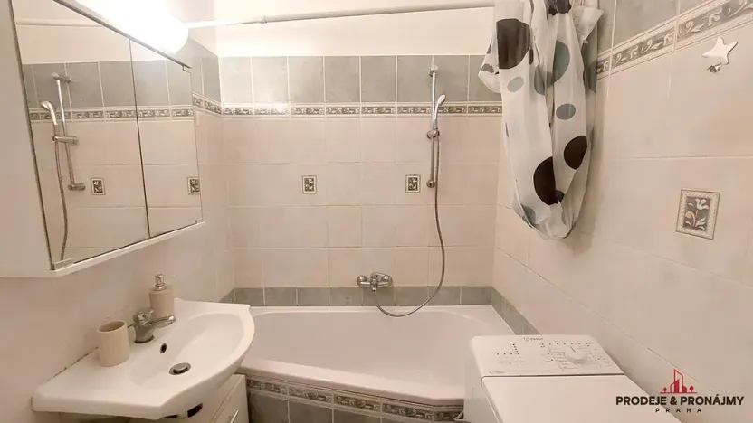 Prodej bytu 1+kk, Praha - Letňany, Místecká, 25 m2