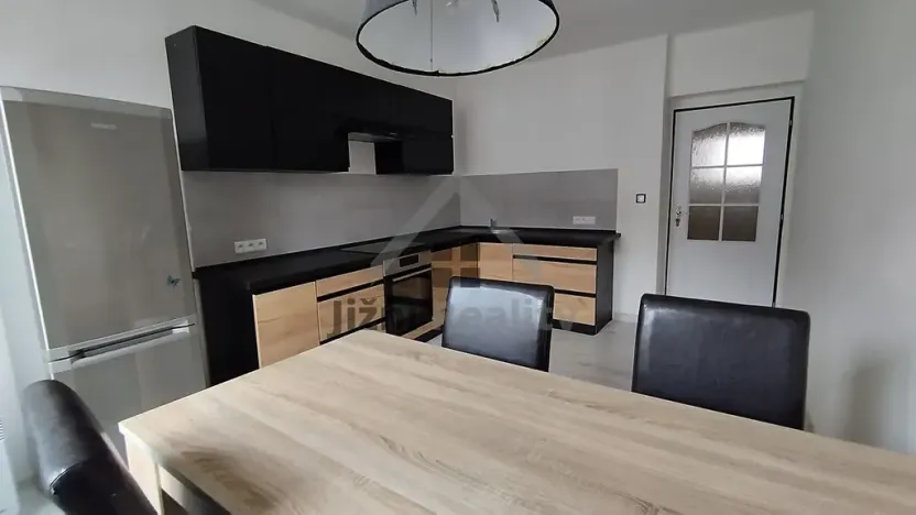 Prodej bytu 3+1, Mladá Vožice, Husovo náměstí, 80 m2