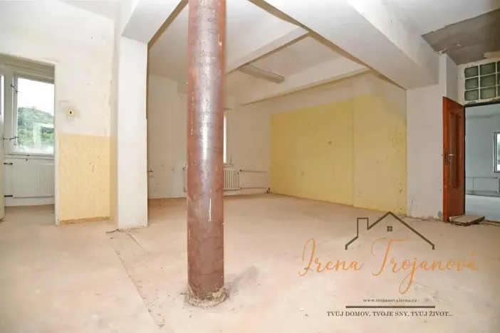 Prodej komerční nemovitosti, Lštění, Míru, 1933 m2