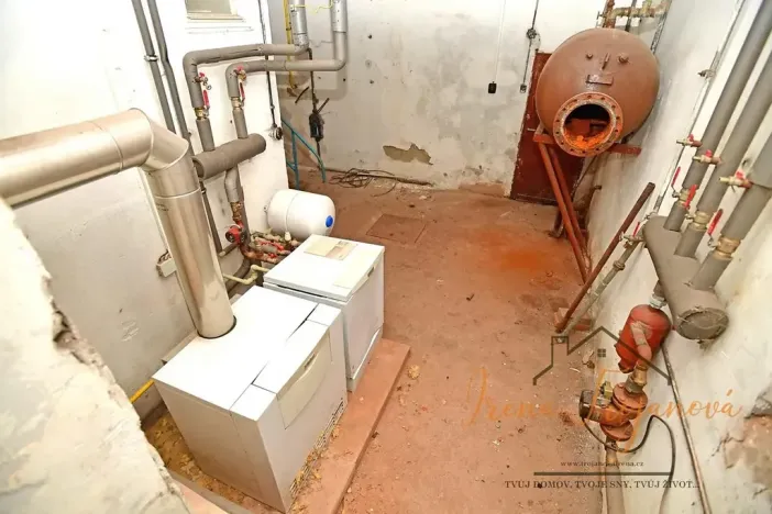 Prodej komerční nemovitosti, Lštění, Míru, 1933 m2