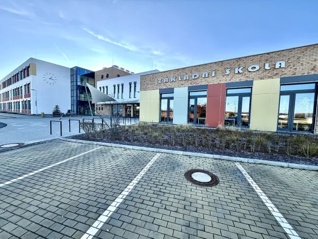 Pronájem rodinného domu, Jesenice - Zdiměřice, Skřivanová, 345 m2