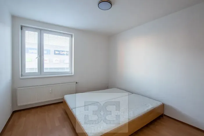 Pronájem bytu 2+kk, Praha - Troja, Hnězdenská, 52 m2
