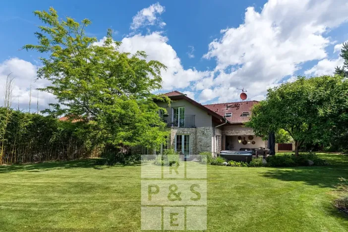 Prodej rodinného domu, Průhonice, Pod Valem II., 243 m2