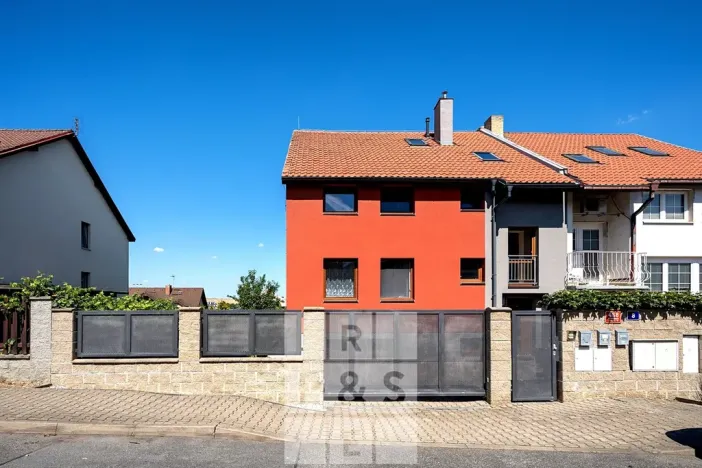 Prodej vícegeneračního domu, Praha - Štěrboholy, Pod areálem, 333 m2