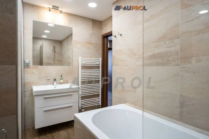 Prodej bytu 3+kk, Praha - Karlín, Molákova, 71 m2