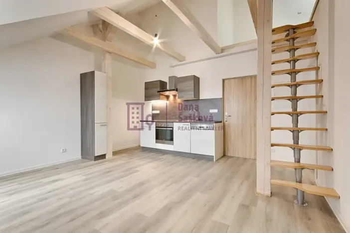 Pronájem bytu 2+kk, Jindřichův Hradec, 49 m2