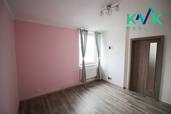 Prodej bytu 3+1, Karlovy Vary, Krušnohorská, 68 m2