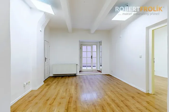 Pronájem bytu 2+kk, Praha - Bubeneč, Eliášova, 55 m2