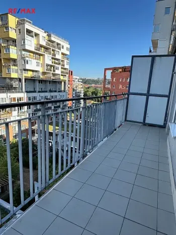 Pronájem bytu 1+kk, Praha - Vysočany, Pod Harfou, 33 m2