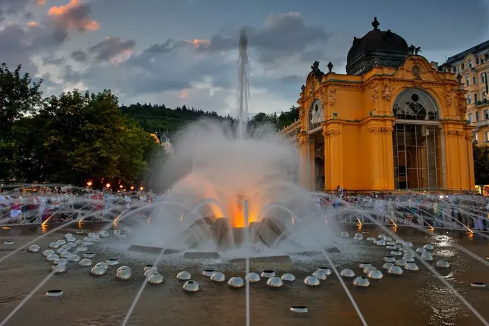 Pronájem obchodního prostoru, Mariánské Lázně, Hlavní třída, 34 m2