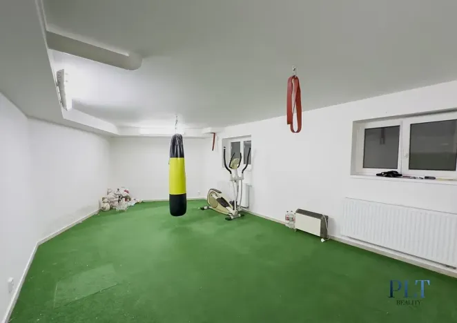 Pronájem vily, Babice, Starobabická, 728 m2