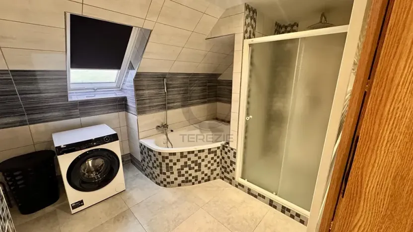 Pronájem bytu 2+1, Chomutov, Karlovarská, 81 m2