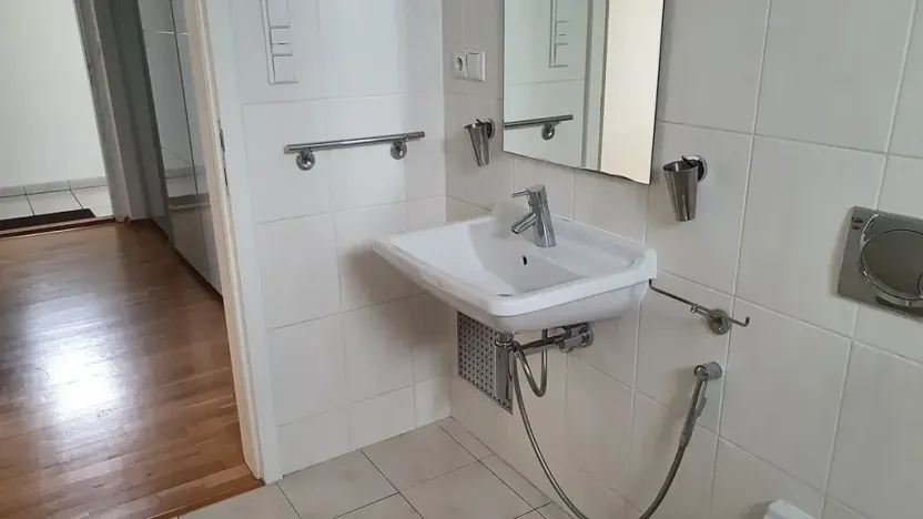 Pronájem bytu 1+kk, Praha - Modřany, Spinozova, 38 m2