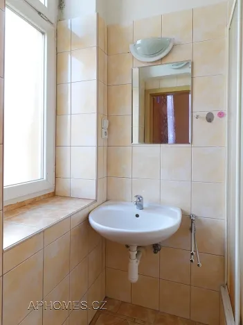 Pronájem bytu 1+1, Praha - Smíchov, Kováků, 36 m2