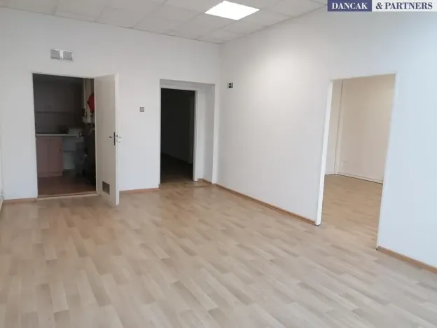 Pronájem kanceláře, Frýdek-Místek, Zámecké nám., 84 m2