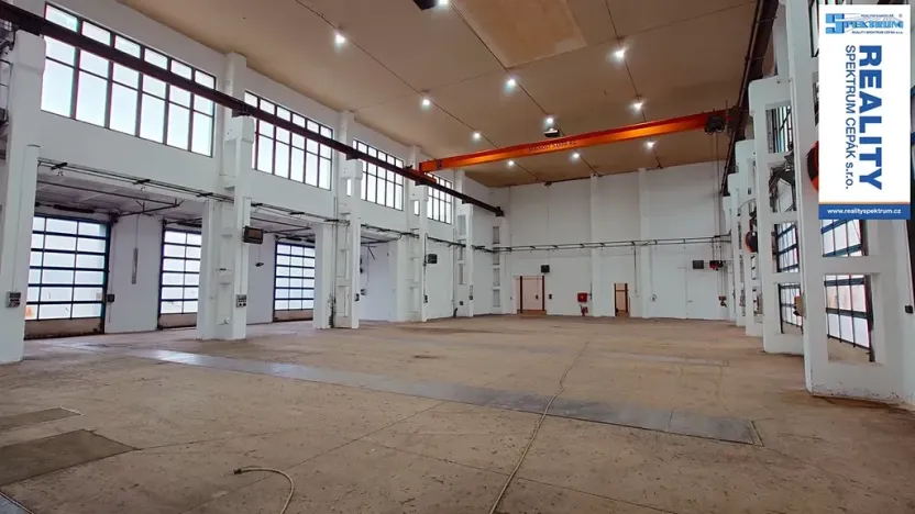 Pronájem výrobních prostor, Lišov, Hůrecká, 2357 m2