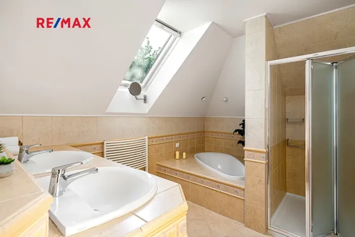 Prodej rodinného domu, Sulice, Na Křížkách, 277 m2