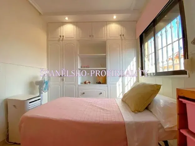 Prodej vícegeneračního domu, Torrevieja, Španělsko, 91 m2