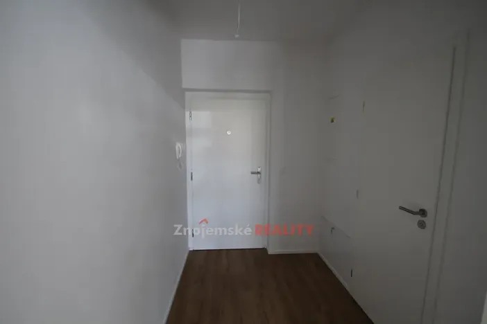 Pronájem bytu 1+kk, Znojmo, Jarošova, 29 m2