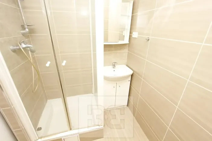 Pronájem bytu 3+kk, Praha - Karlín, U Sluncové, 83 m2