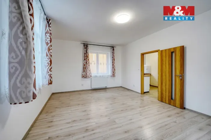 Pronájem bytu 2+kk, Plzeň - Jižní Předměstí, Husova, 45 m2