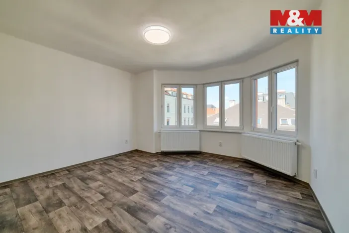 Prodej bytu 4+1, Cheb, Májová, 121 m2