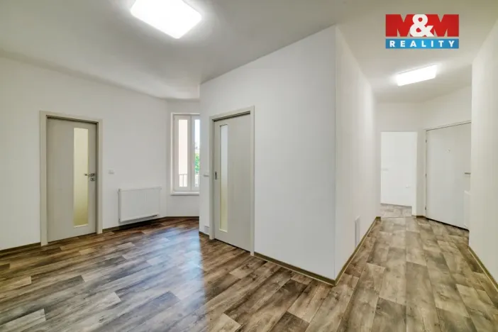 Prodej bytu 4+1, Cheb, Májová, 121 m2