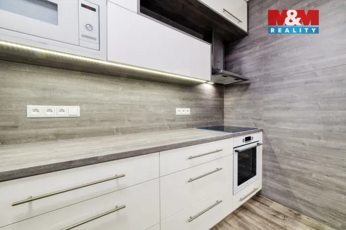 Prodej bytu 4+1, Cheb, Májová, 121 m2