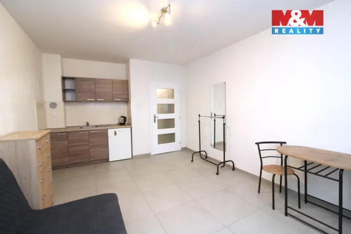 Pronájem bytu 1+kk, Praha, Rýmařovská, 26 m2