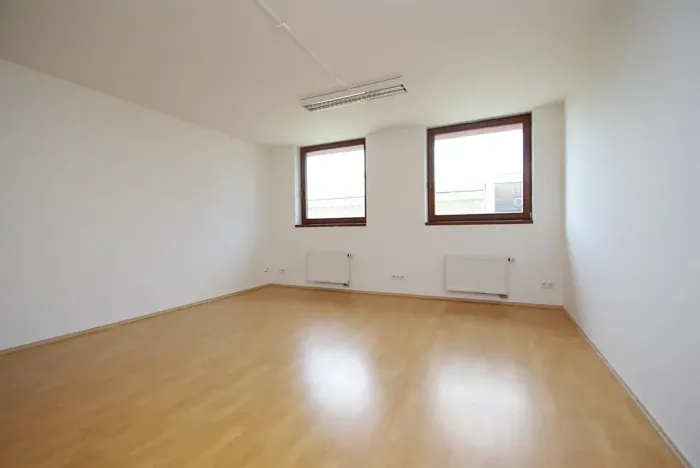 Pronájem kanceláře, Praha - Smíchov, Štefánikova, 63 m2