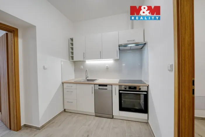 Pronájem bytu 1+1, Plzeň - Jižní Předměstí, Husova, 34 m2