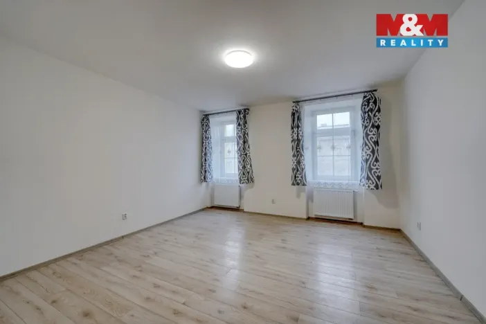 Pronájem bytu 1+1, Plzeň - Jižní Předměstí, Husova, 34 m2