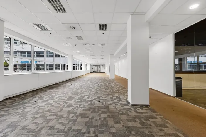 Pronájem kanceláře, Praha - Smíchov, Radlická, 1600 m2