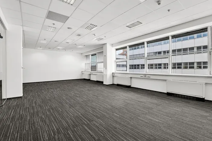 Pronájem kanceláře, Praha - Smíchov, Radlická, 1600 m2