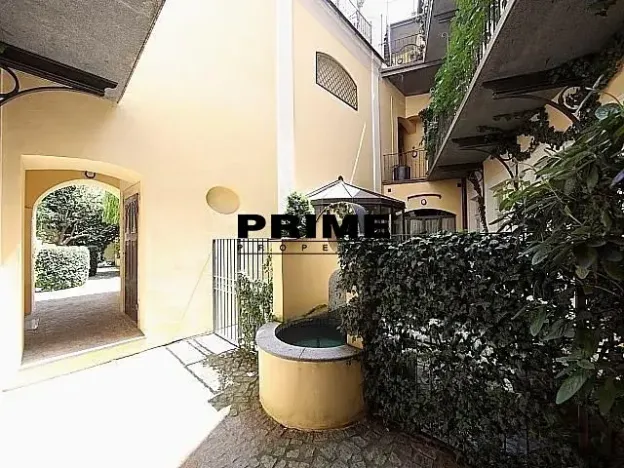 Pronájem bytu 4+1, Praha - Malá Strana, Vlašská, 178 m2