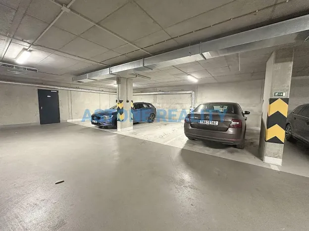 Pronájem bytu 2+kk, Praha - Strašnice, Zvěřinova, 121 m2