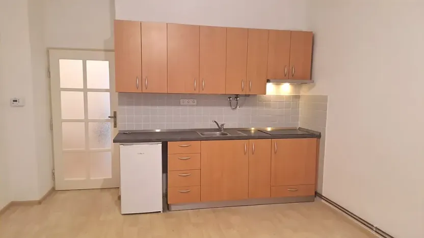 Pronájem bytu 1+kk, Praha - Braník, Pod vinohradem, 27 m2