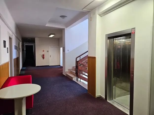 Pronájem kanceláře, Praha - Dejvice, Velflíkova, 47 m2