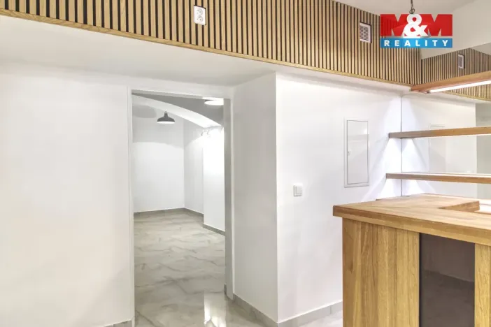 Prodej obchodního prostoru, Praha, Víta Nejedlého, 72 m2