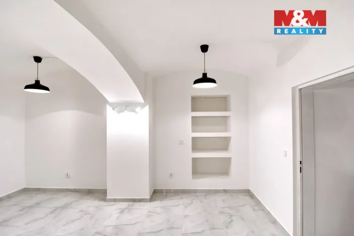 Prodej obchodního prostoru, Praha, Víta Nejedlého, 72 m2