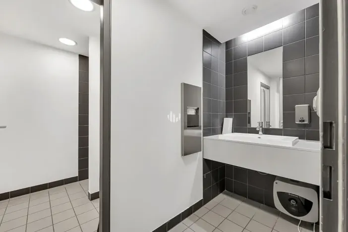 Pronájem kanceláře, Praha - Holešovice, Jankovcova, 226 m2