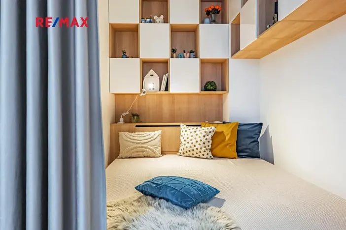 Pronájem bytu 1+kk, Praha - Horní Měcholupy, Padovská, 35 m2