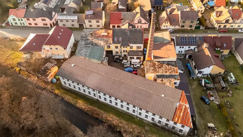 Prodej výrobních prostor, Kolinec, 2640 m2