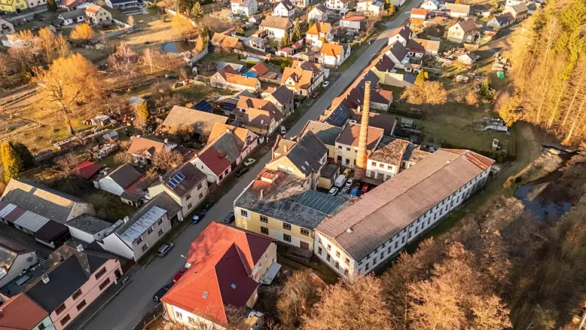 Prodej výrobních prostor, Kolinec, 2640 m2