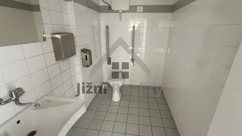 Pronájem obchodního prostoru, Praha - Břevnov, Bělohorská, 1054 m2